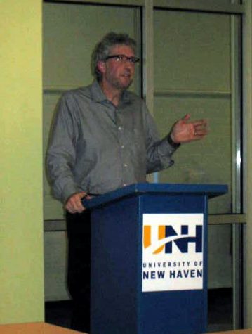 IBM Communications Strategist and former business journalist Steve Hamm talks to UNH gathered students in the Vlock Center for Convergent Media Dec. 7 about the new opportunities that global communications are opening for businesses and media.