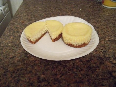 Dont feel like making an entire cheesecake? Mini cheesecake cupcakes are the perfect size and hassle-free!