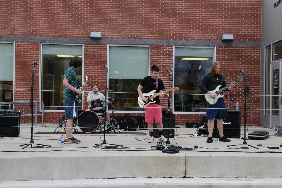 Freshmen Bands Perform in Class of 2020 Concert