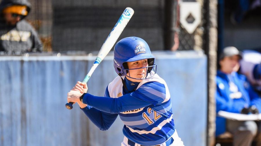 Softball Drops Tough Game to Pace