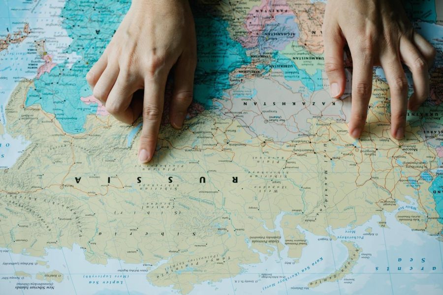 Hands+point+to+a+map+of+Russia.