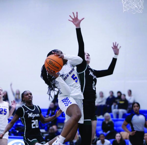 Jasmine McKay going in for a layup.
